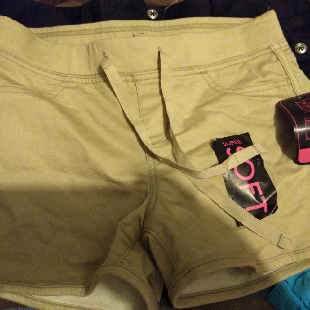 Shorts - Picture 3 of 5
